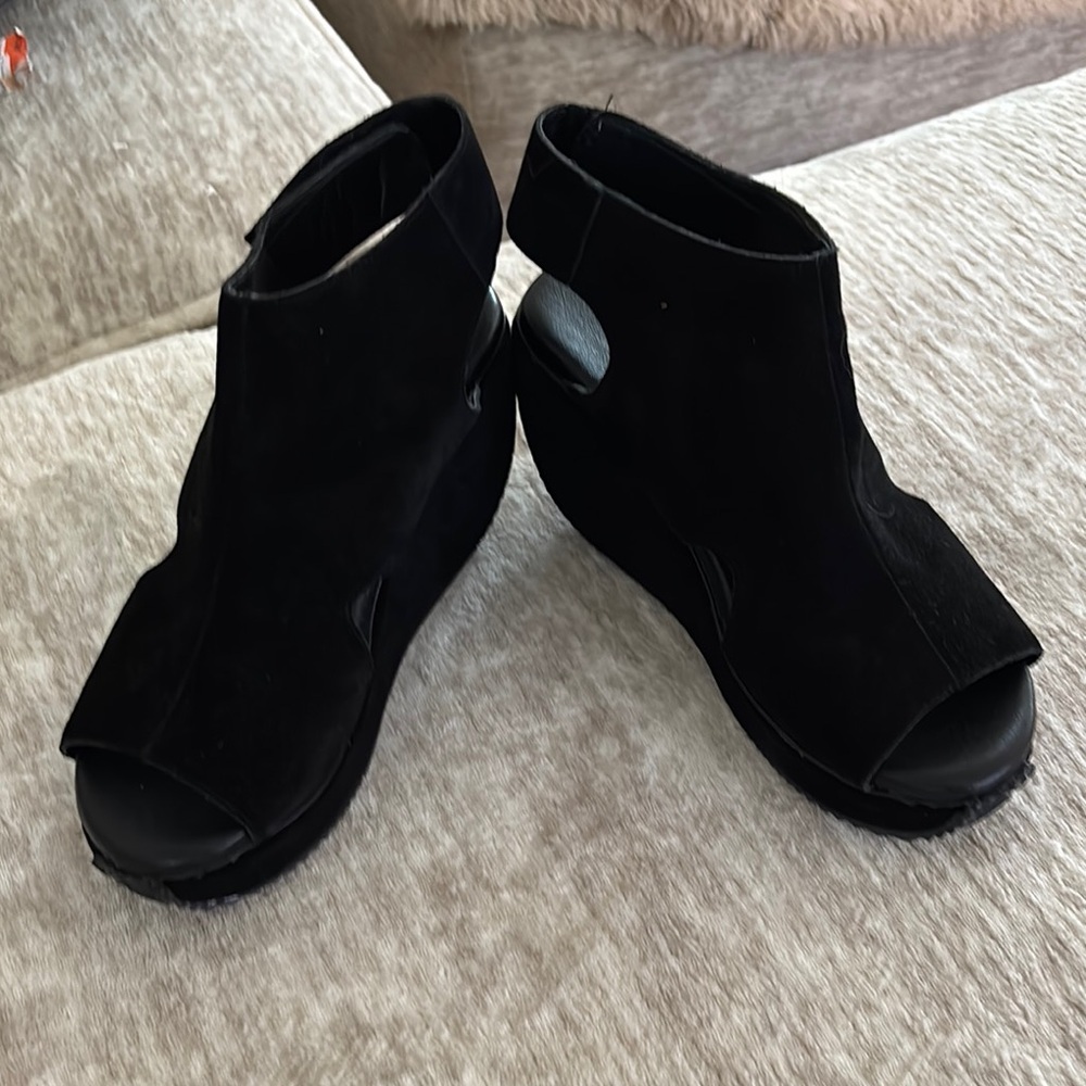 Volatile Black Mules Comfortable Textured Clogs - Picture 7 of 9